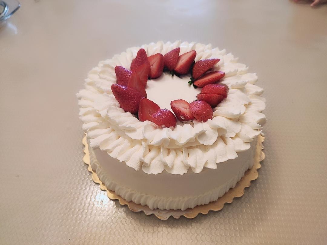 8寸草莓奶油蛋糕的做法
