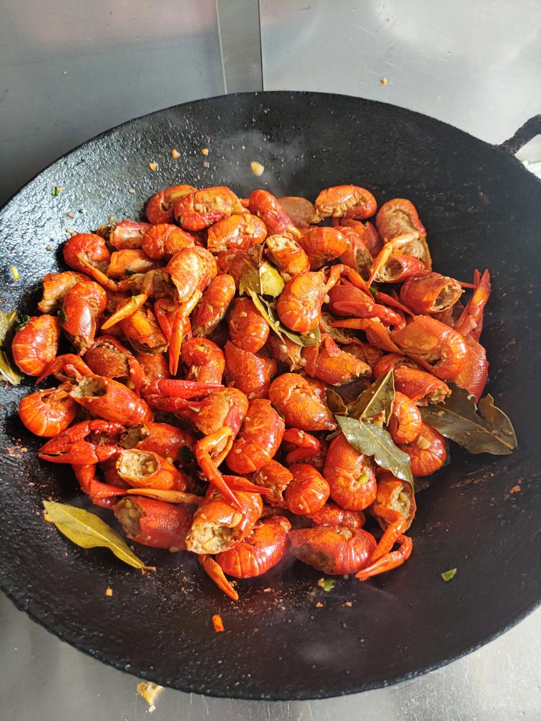 蒜蓉小龙虾 | 甜辣鲜香不油腻  |  一口一个虾尾太满足