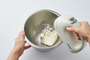 如何制作抹面奶油和裱花奶油 | 池恩惠的做法 步骤3