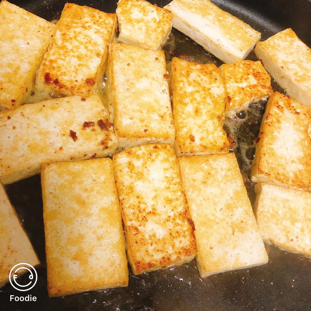 完胜路边摊：香煎孜然豆腐