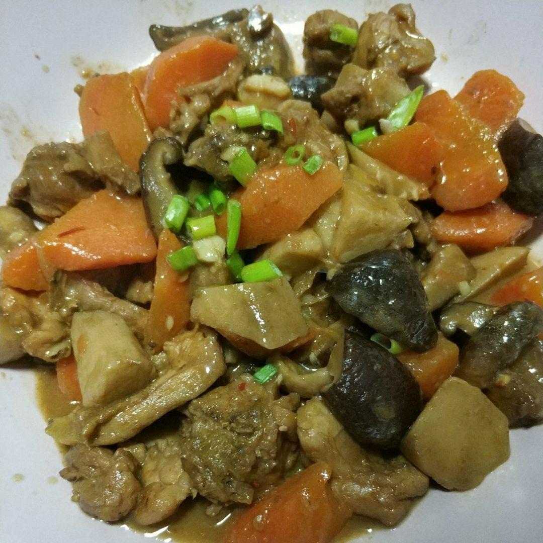 超级下饭土豆香菇炖鸡腿