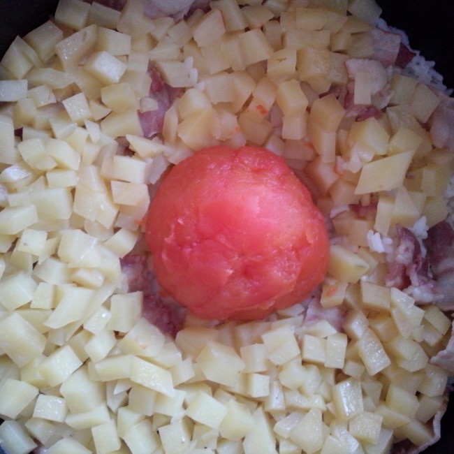 一整个番茄土豆培根饭