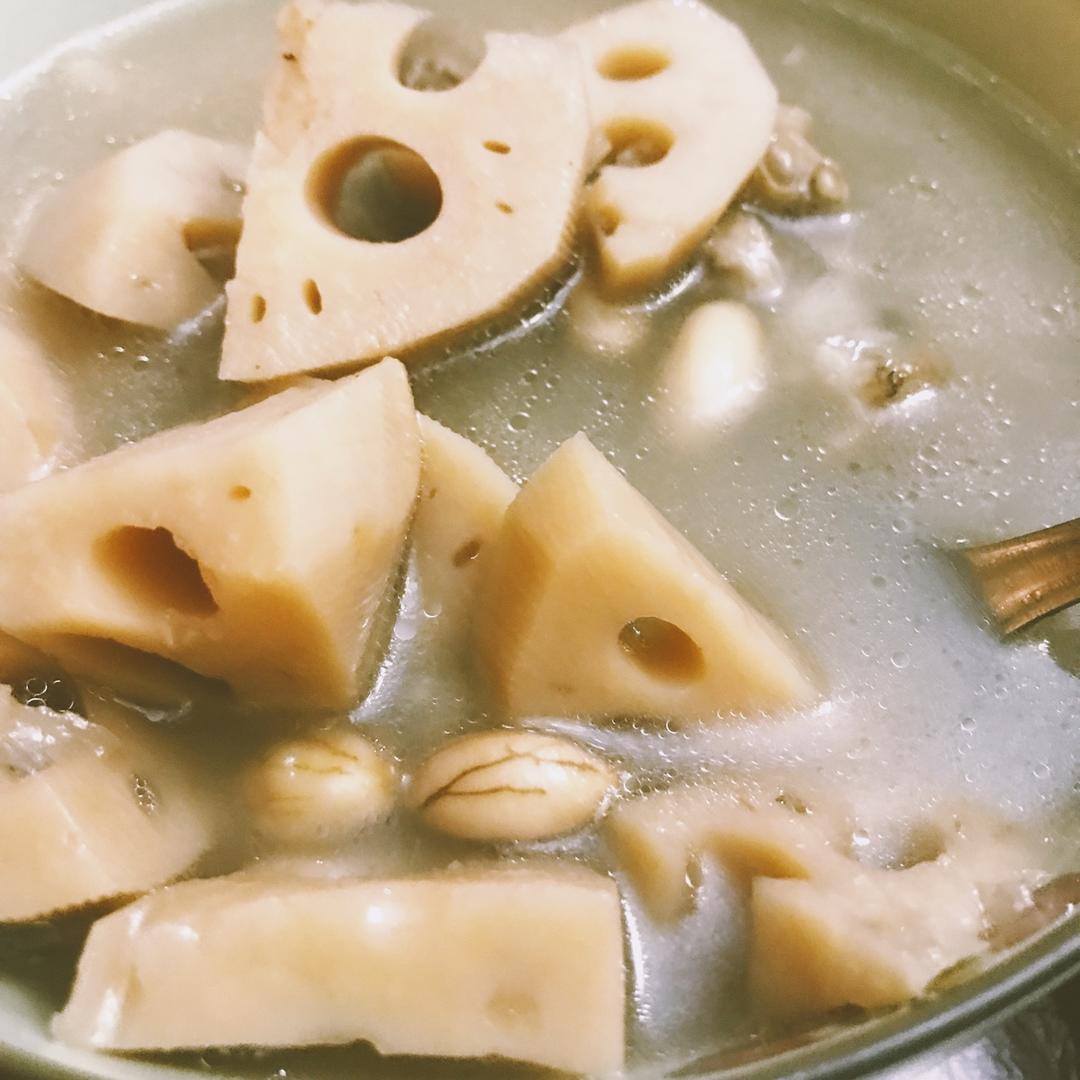 莲藕花生排骨汤