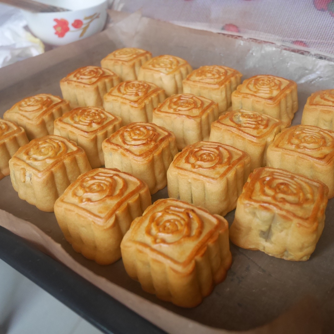 广式月饼—蛋黄莲蓉月饼