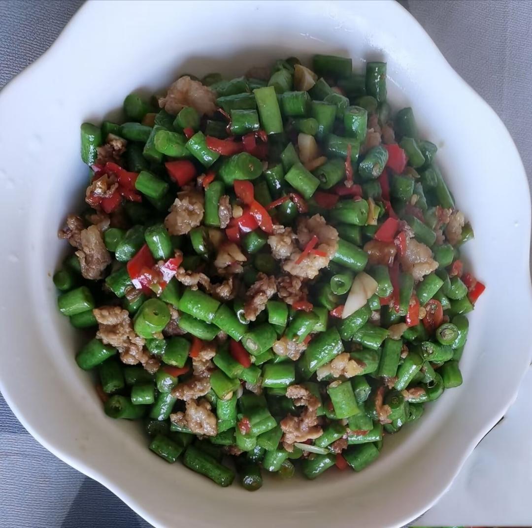 🥩豆角炒肉沫✅无敌了，拌饭真绝了