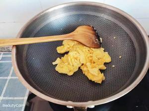 超级下饭的酱烧尖椒鸡蛋的做法 步骤4