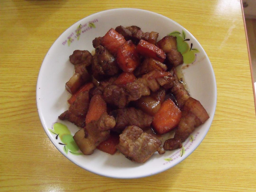 胡萝卜红烧肉的做法