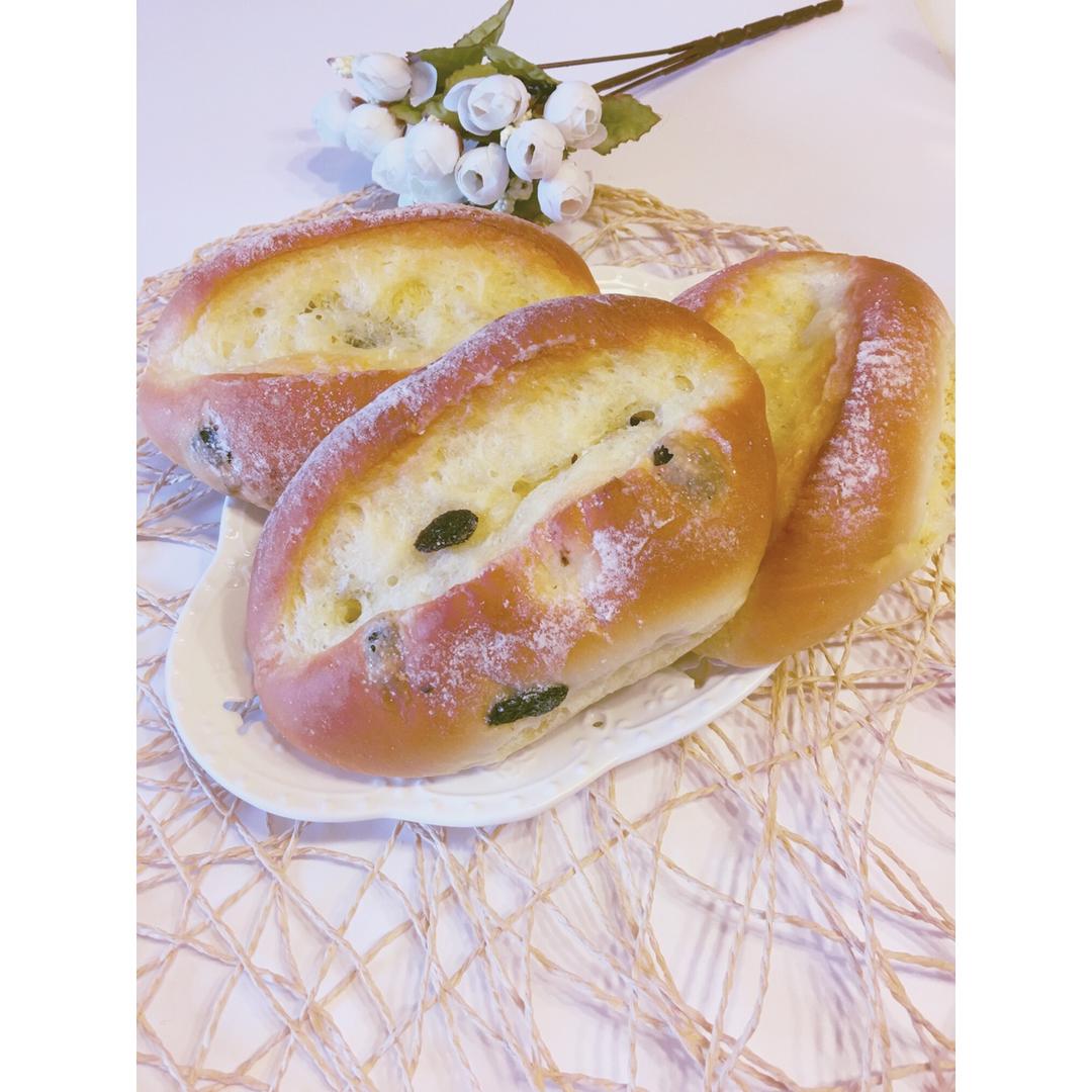 葡萄软欧（仿原麦山丘）Milk flavored bread filled with raisins and butter
