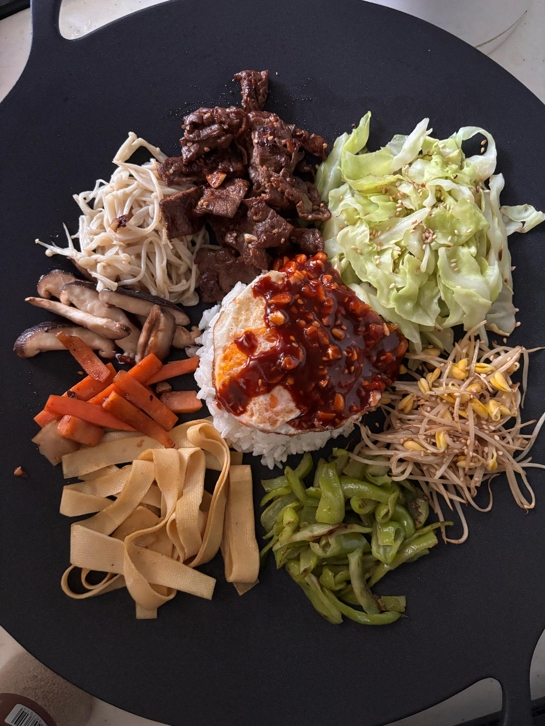 韩式牛肉石锅拌饭