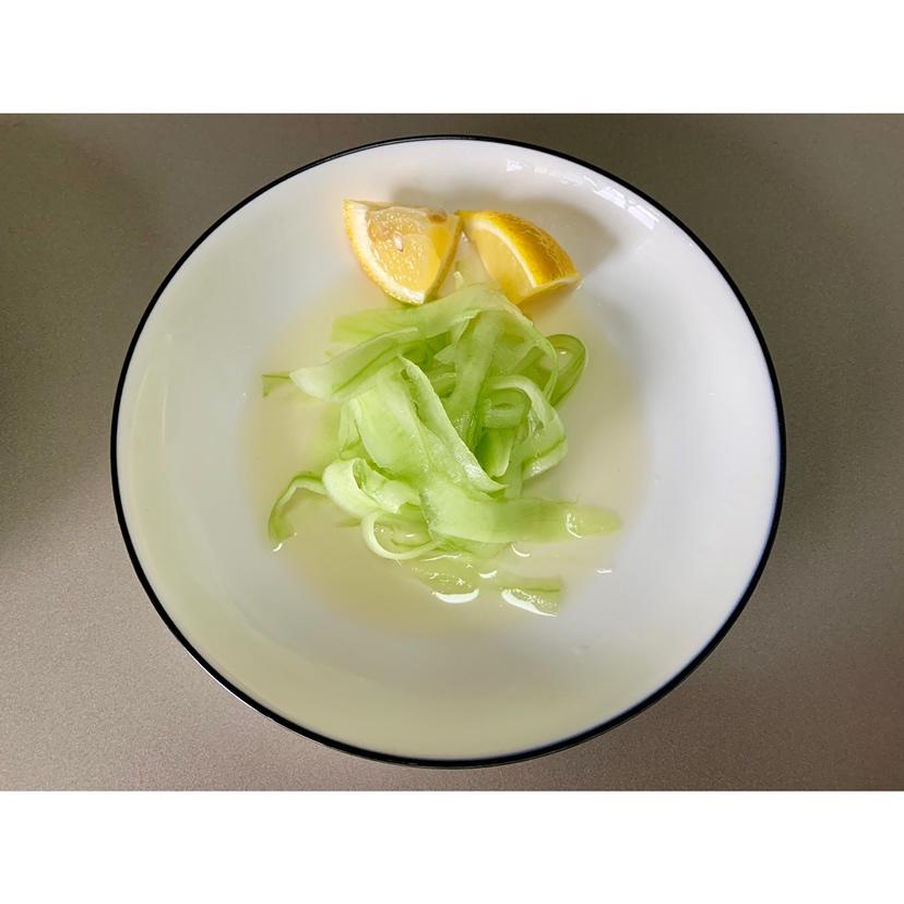 简单的高颜值~蜂蜜拌黄瓜