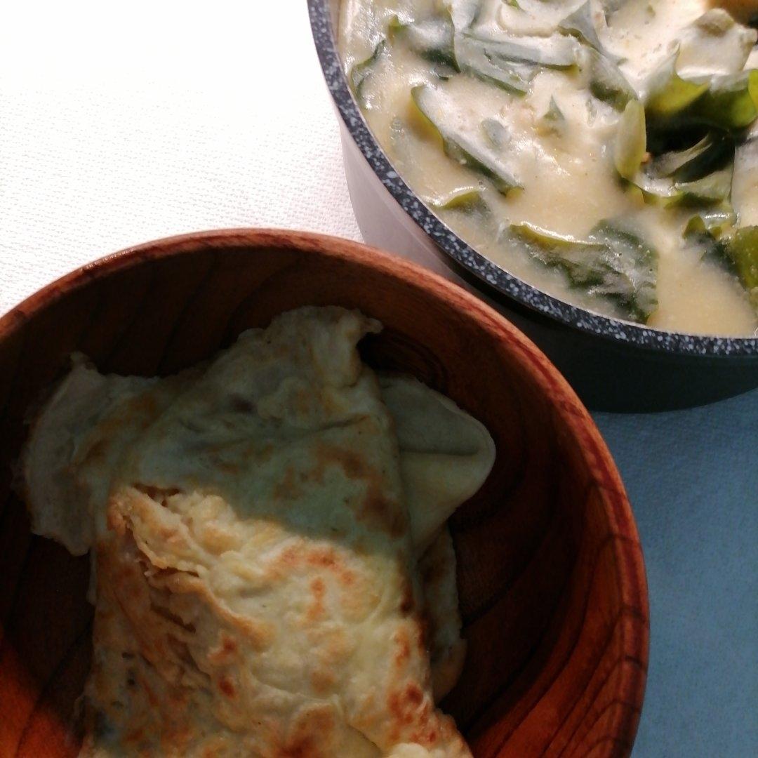 早饭。胡辣汤+鸡蛋饼