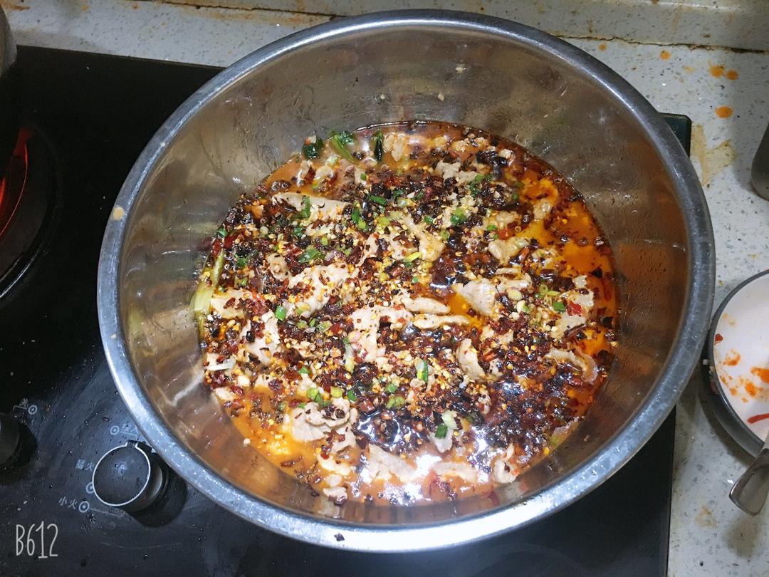 厨师长教你：“水煮肉片”的正宗做法，这味道真的很四川