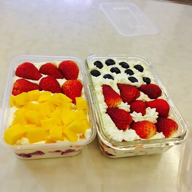 爱瑜的蒙蒙做的蛋糕水果盒子★快手美味甜品