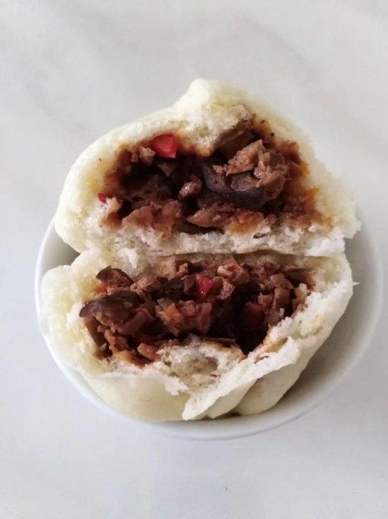 抹嘴的茄子馅包子，酱香味儿香掉眉毛-视频