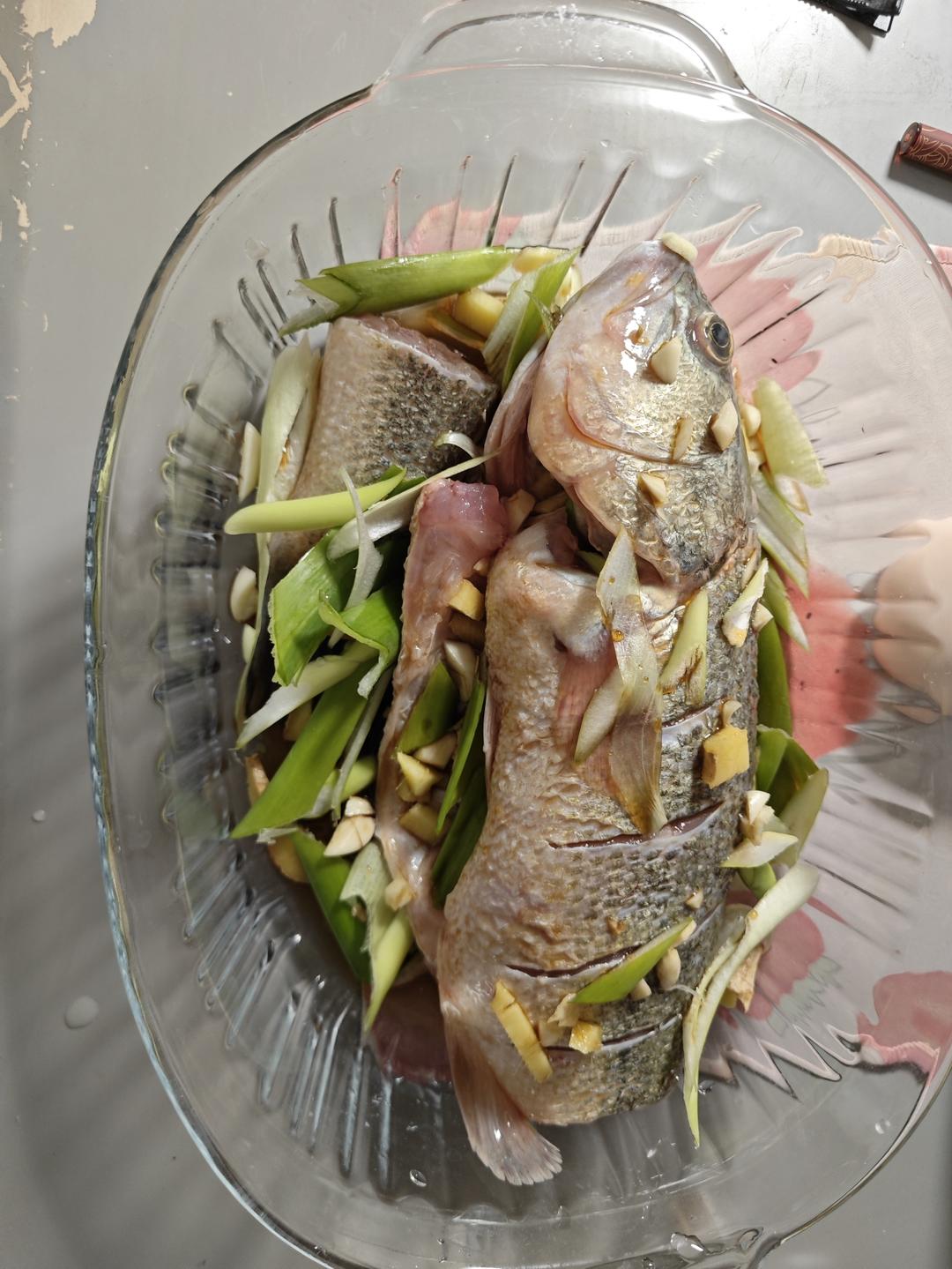 今晚微波炉蒸鱼，不放油超鲜嫩又简单7分钟搞定