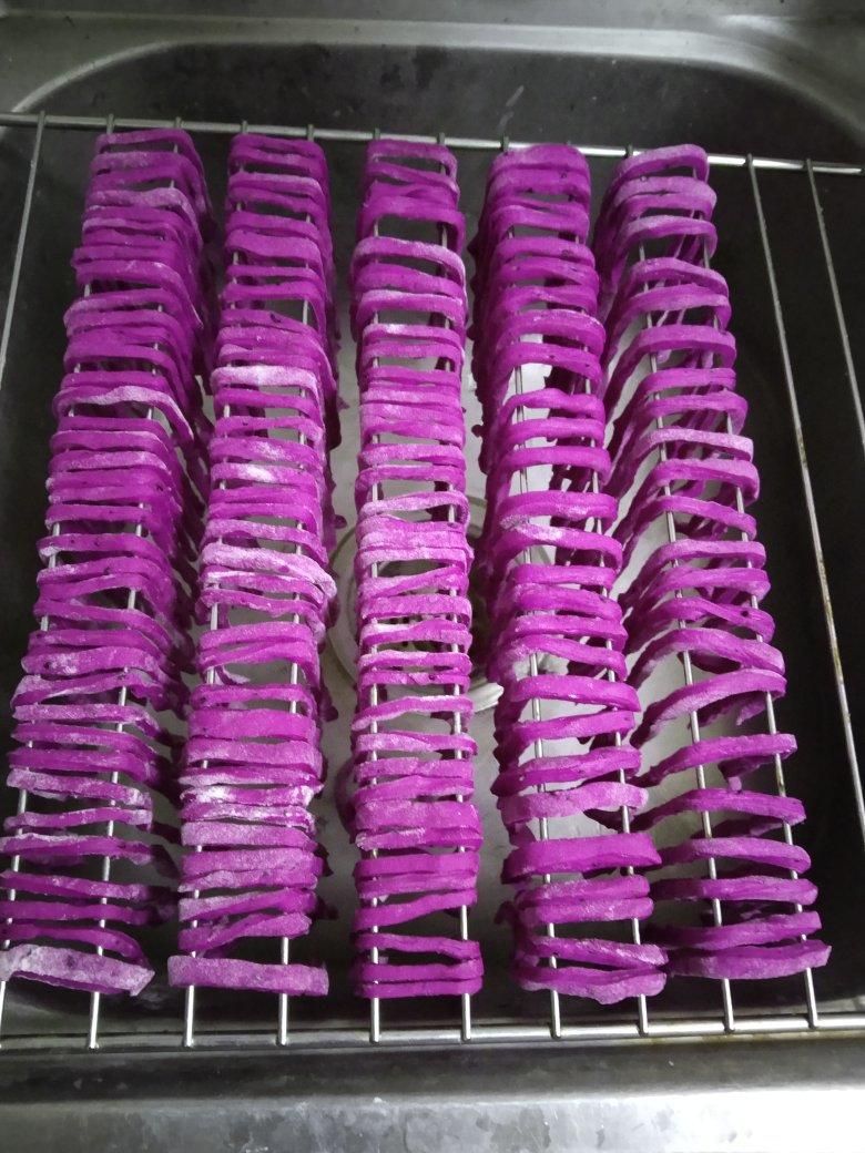 火龙果鸡蛋手擀面