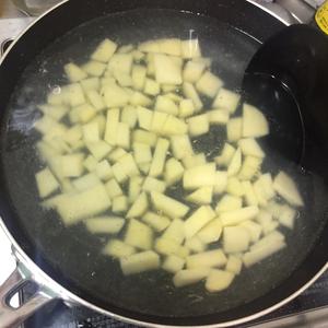 卷心菜土豆肉卷的做法 步骤1