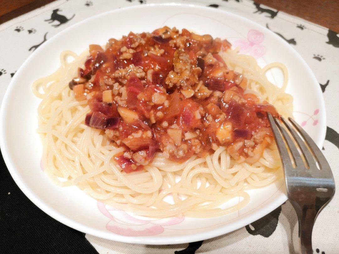 蕃茄蘑菇肉酱意大利面