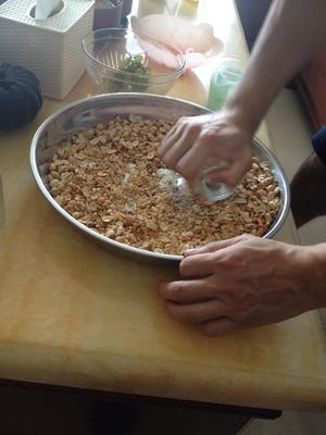 经典花生芝麻糯米糍的做法 步骤2