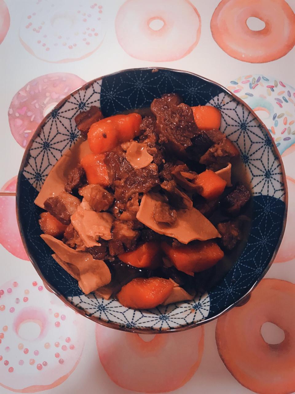 广式萝卜牛腩煲