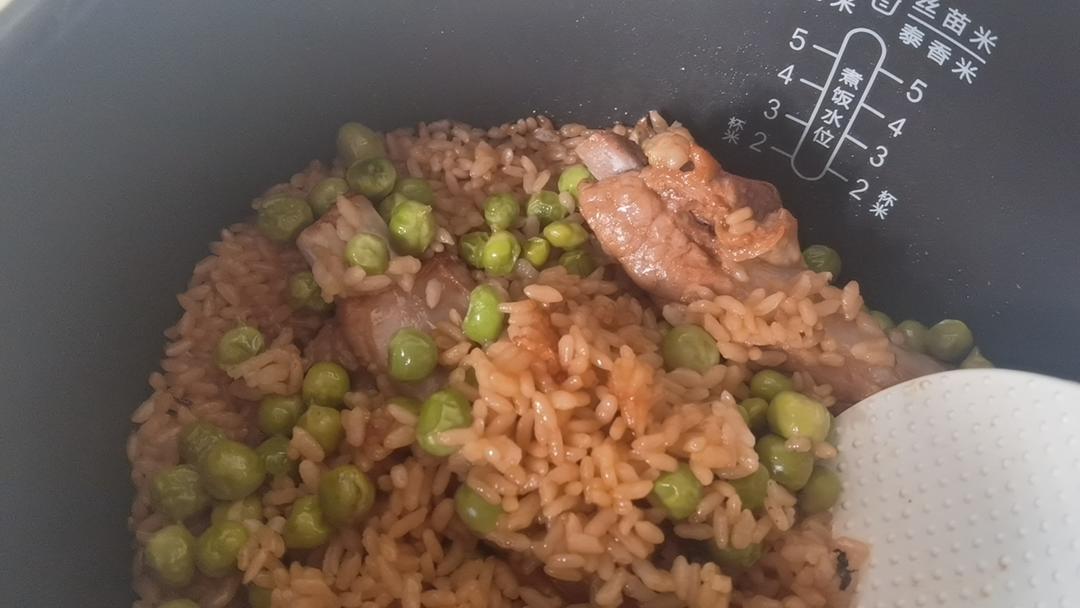 【排骨焖饭】