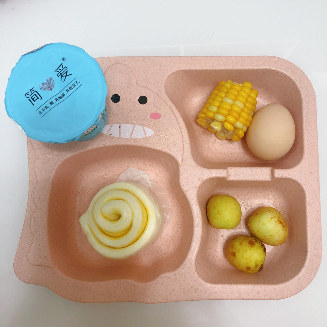 一岁半屁屁洛の早餐记