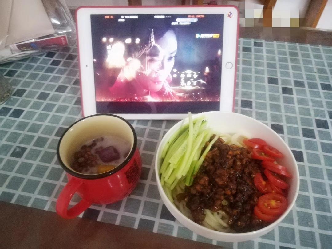 快手香菇炸酱面的做法