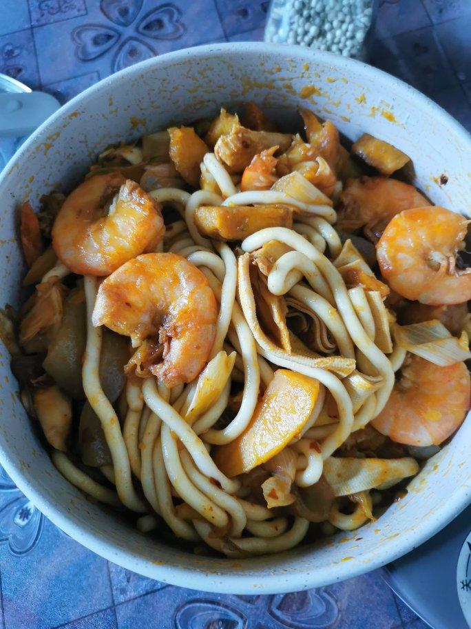 翅中虾火锅，过节待客超有面子的一锅两吃香辣火锅