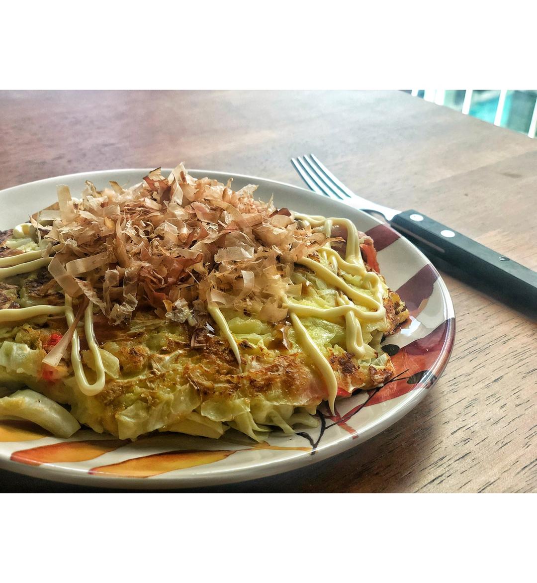 （一人食）Okonomiyaki お好み焼き（搬运自：Just one cookbook）