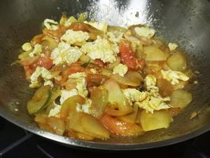 一锅出的土豆青西红柿的做法 步骤10