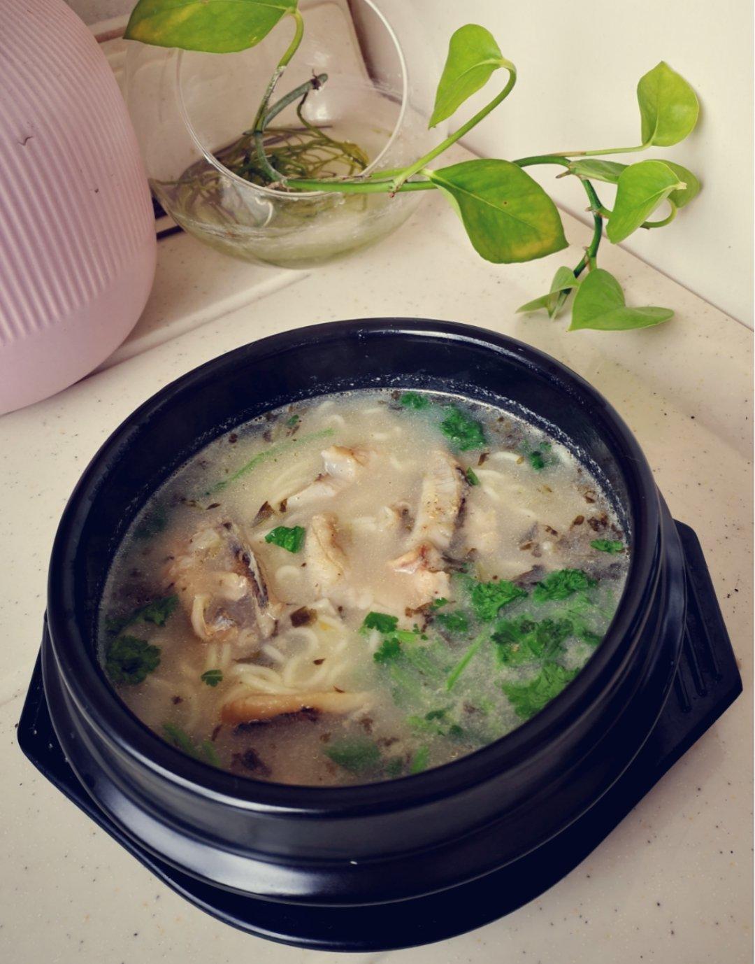 雪菜黄鱼煨面