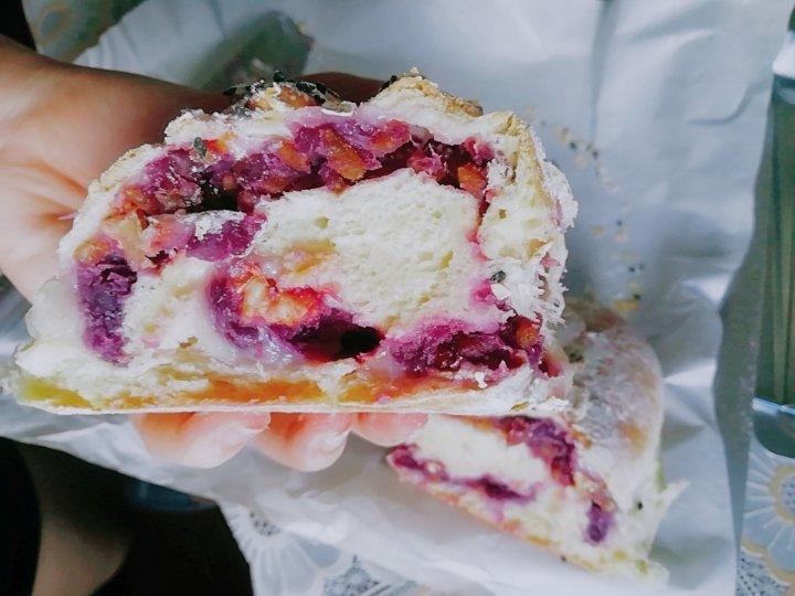 【紫薯黑芝麻软欧包】