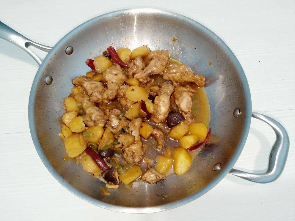 土豆香菇炖鸡腿