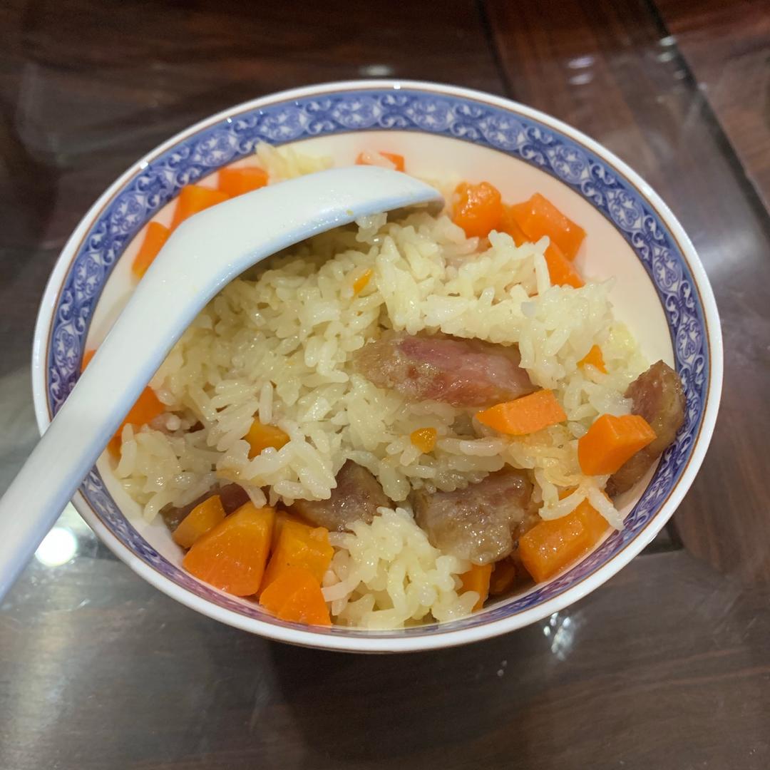 电饭锅焖饭征服了两个男人