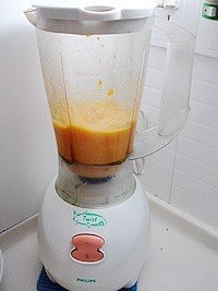 鲜榨芒果汁的做法 步骤4