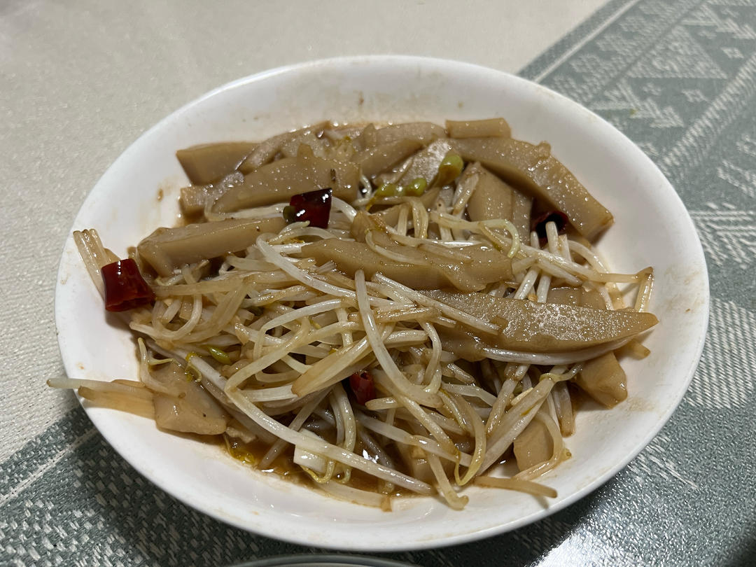 山西小吃豆芽炒灌肠