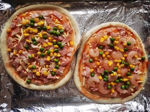 自制饼胚的培根披萨的做法 步骤6