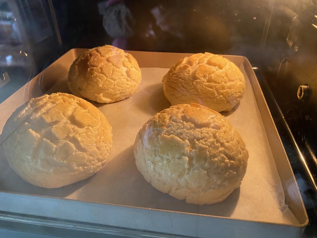 好吃到炸裂的港式菠萝包（附带制作酥皮的小视频）