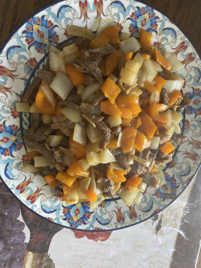 色彩鲜亮饱满的牛肉菜，孩子爱吃的——彩椒牛柳【孔老师教做菜】