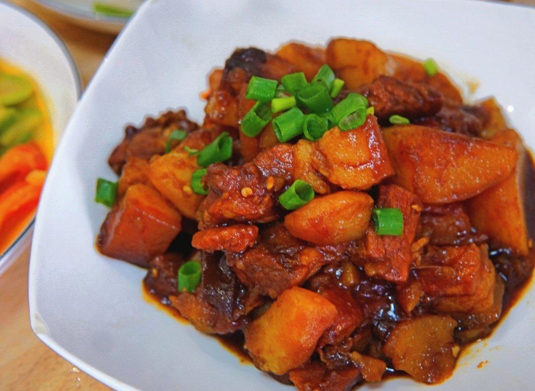 土豆红烧肉