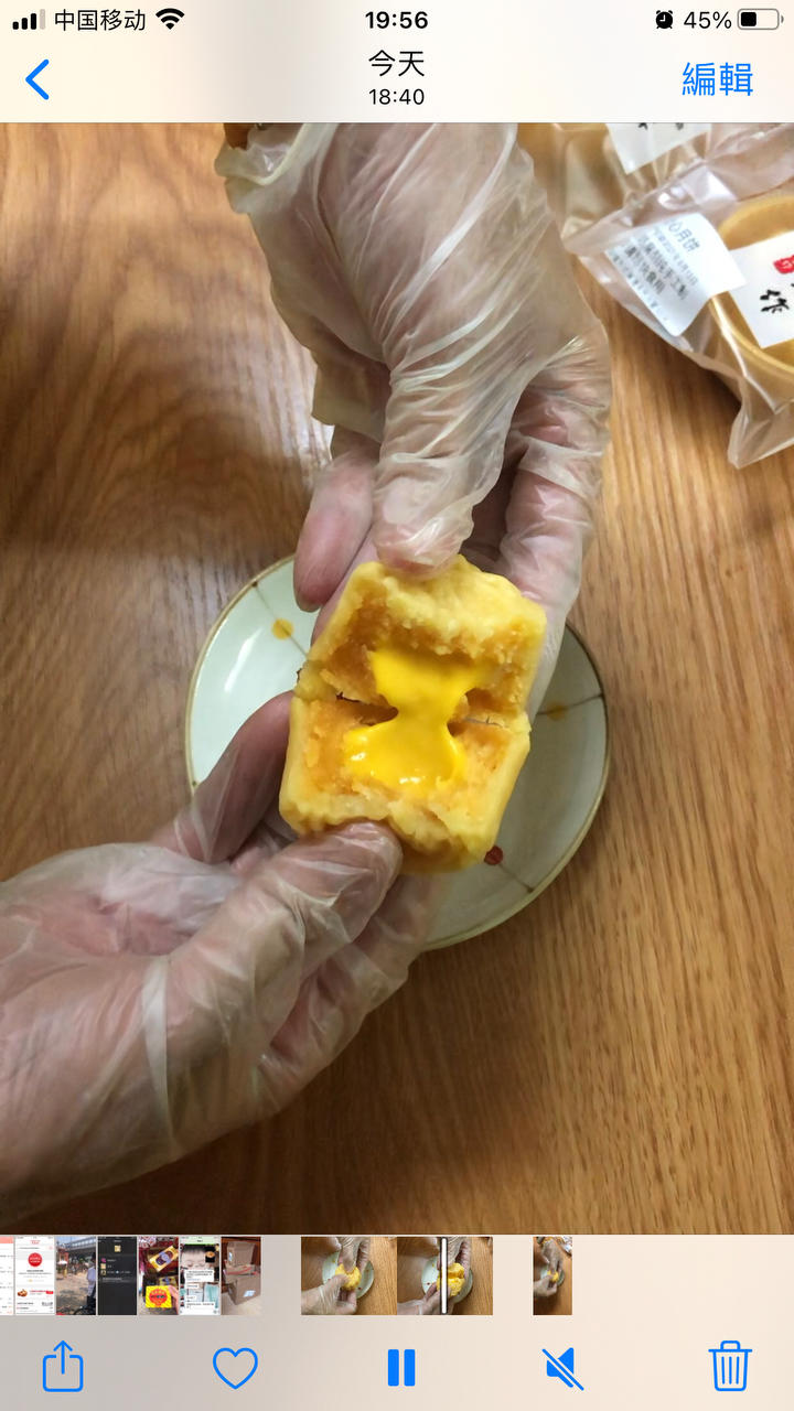 💃奶黄流心月饼——这是可以让你坐稳朋友圈厨霸位置的月饼🥮，没人点赞算我输👎