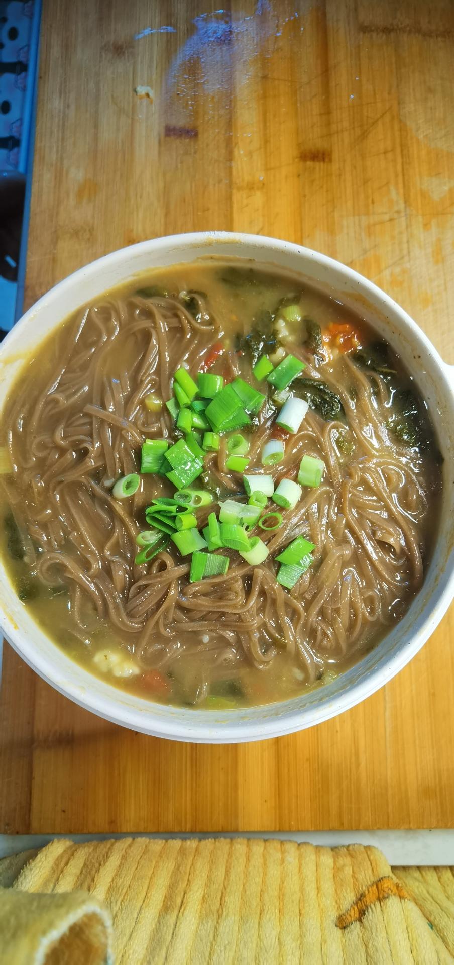 芝麻叶杂面条的做法 步骤6