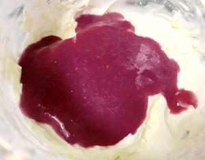 半脂免烤草莓果冻慕斯的做法 步骤5