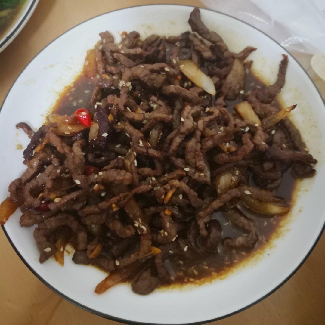 孜然洋葱炒牛肉粒