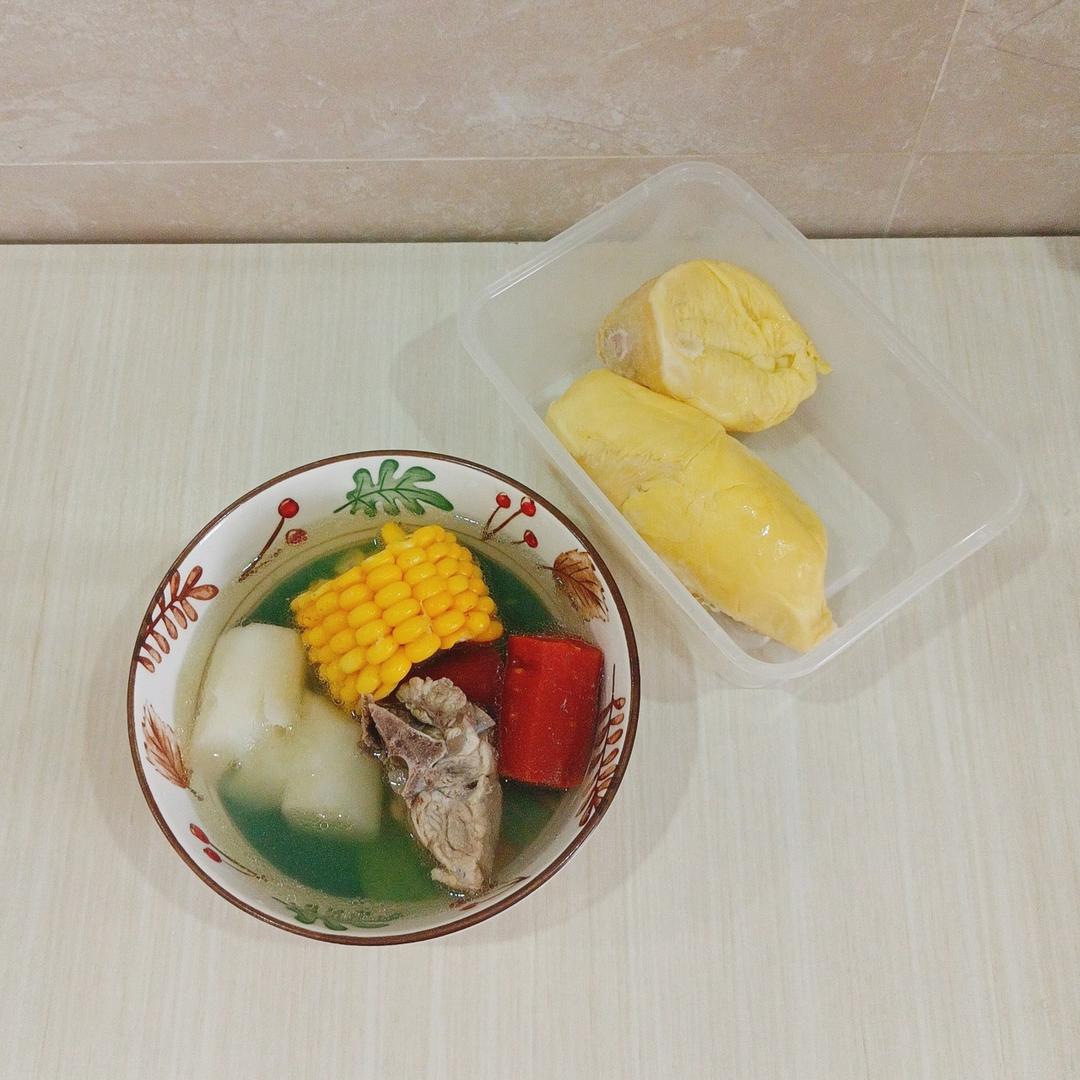 连吃三碗的玉米山药排骨汤