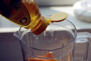 把夏天喝掉之【芒果汁】的做法 步骤4