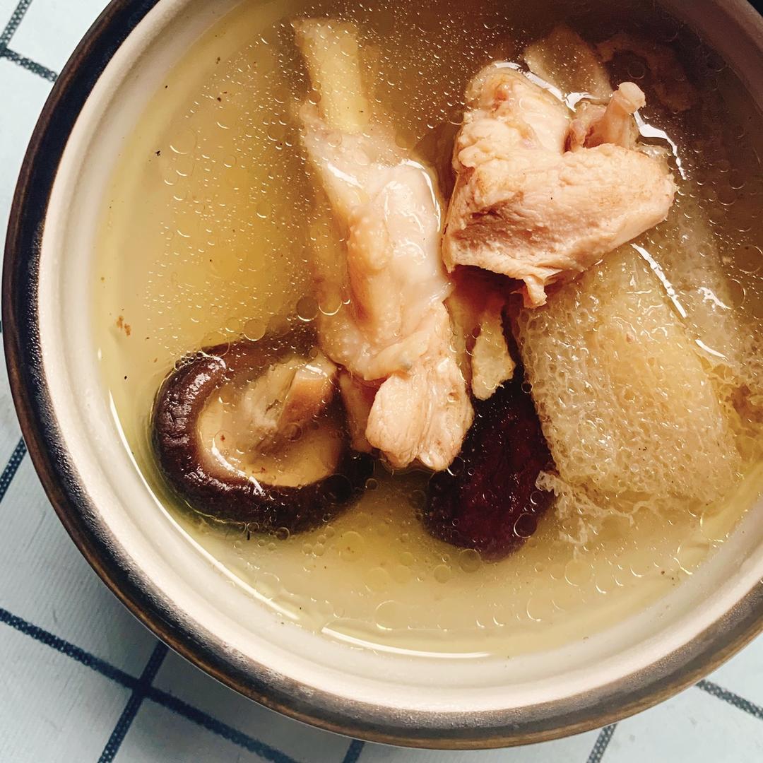 香菇炖鸡汤