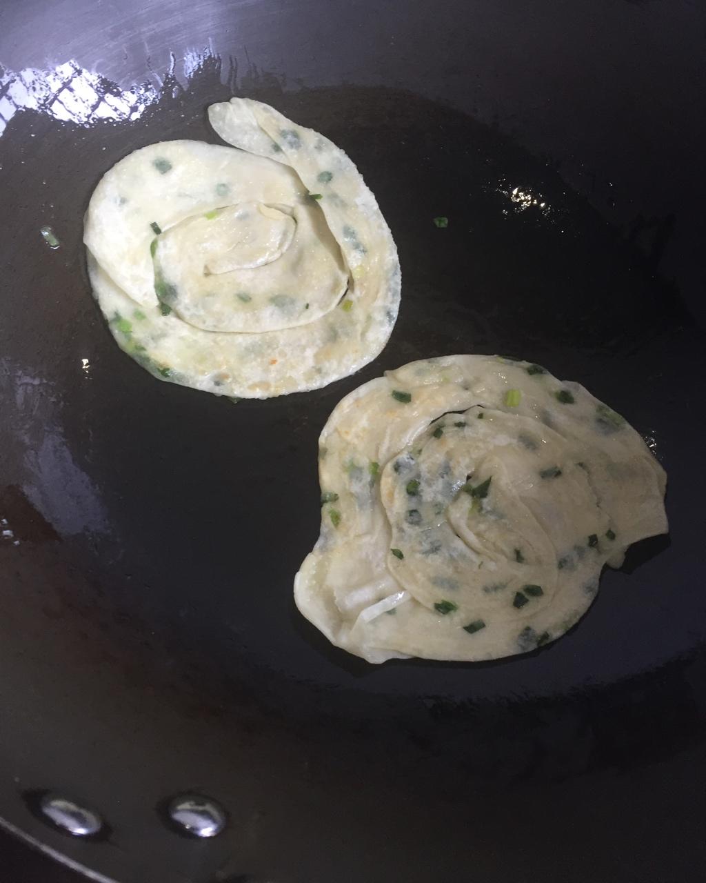 堂妈教你做飘香葱油饼
