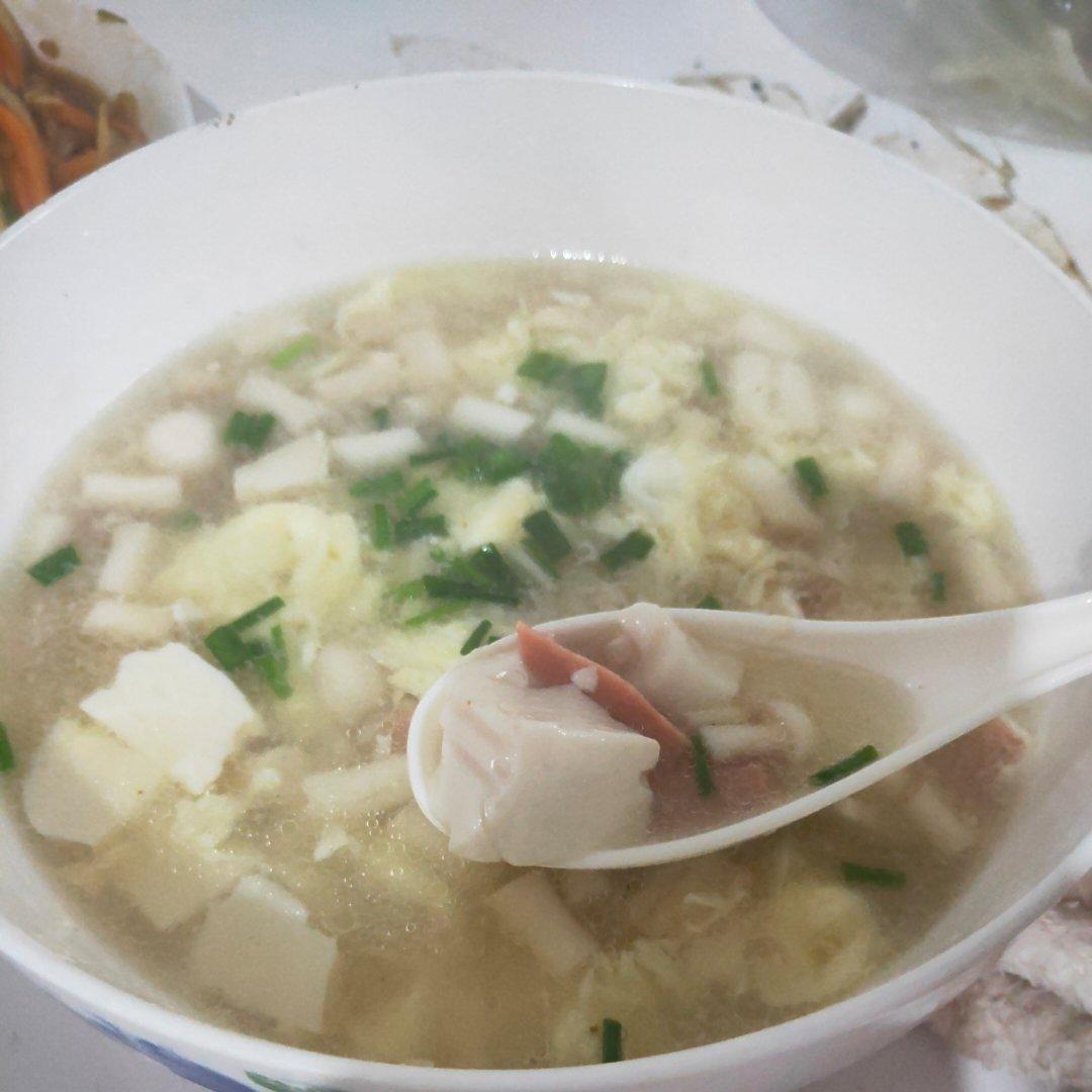 鲜掉眉毛的菌菇豆腐汤