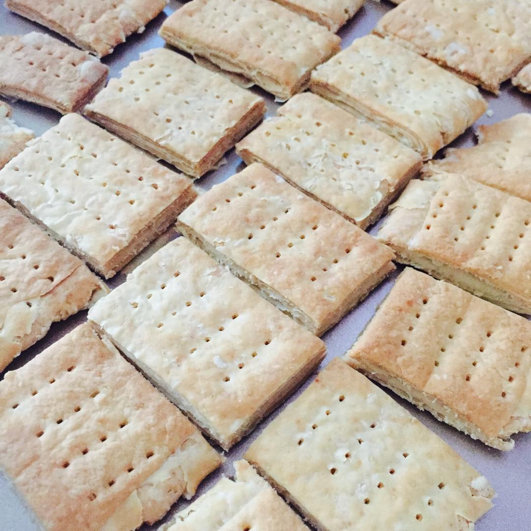 高钙奶盐苏打饼干
